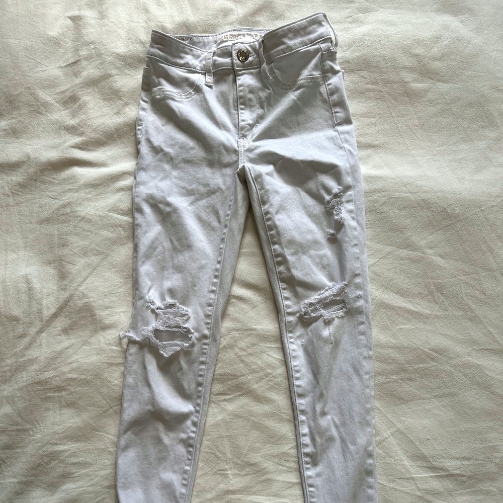 American Eagle White High Waisted Distressed Stretch Jeans Size 2